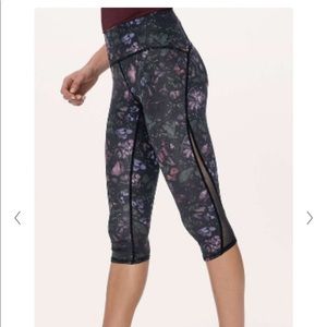 Lululemon train times crops in floral flourish NWOT